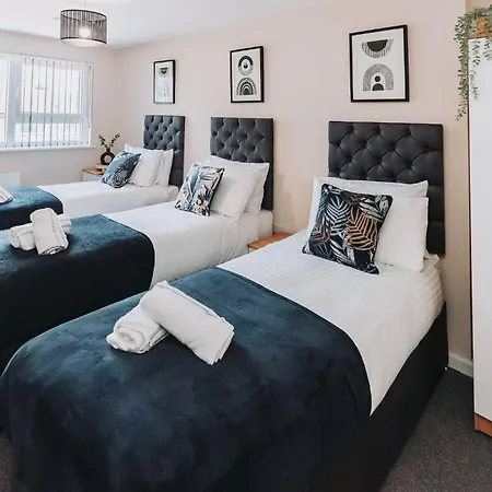 Ideal Lodgings Near Old Trafford-3